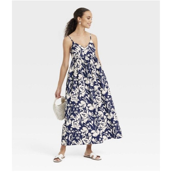 A New Day Seersucker Maxi Dress Navy Floral – Size M – V-Neck Adjustable Straps - Picture 4 of 8